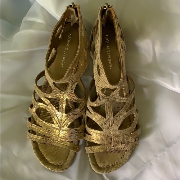 Gold wedge sandals - Picture 6 of 6